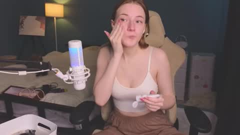 Snapshot of benty_bunny chatting on 10.02.25 Alice online show from 10.02.25