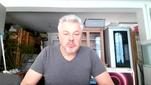 Snapshot of berg_boy chatting on 02.17.25 Martin online show from 02.17.25