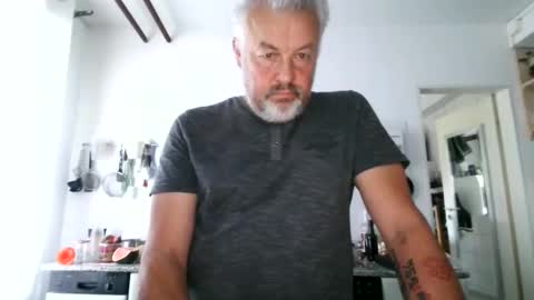 Snapshot of berg_boy chatting on 09.21.25 Martin online show from 09.21.25