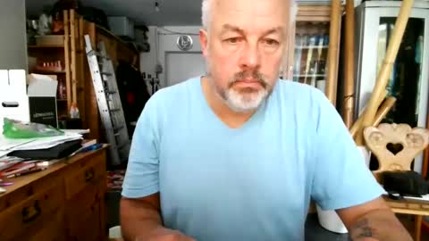 Snapshot of berg_boy chatting on 10.04.25 Martin online show from 10.04.25