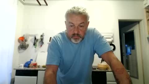 Snapshot of berg_boy chatting on 10.05.25 Martin online show from 10.05.25