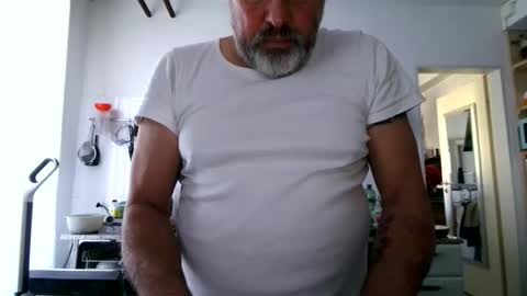 Snapshot of berg_boy chatting on 11.08.25 Martin online show from 11.08.25