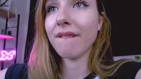 Snapshot of bernardaboons chatting on 03.01.25 bernardaboons online show from 03.01.25