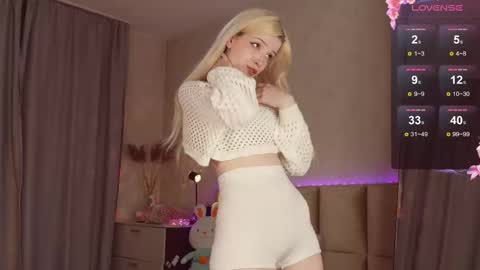 Snapshot of berrylush chatting on 11.28.25 Katte online show from 11.28.25