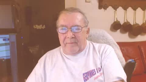 Snapshot of best127 chatting on 02.25.25 jean online show from 02.25.25