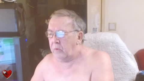 Snapshot of best127 chatting on 02.25.25 jean online show from 02.25.25