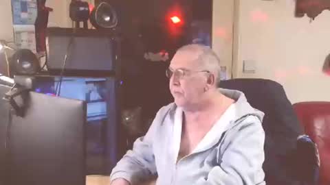 Snapshot of best127 chatting on 03.11.25 jean online show from 03.11.25