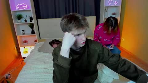 Snapshot of best_trip chatting on 03.01.25 Danny and Kira online show from 03.01.25