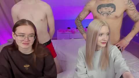 Snapshot of best_trip chatting on 03.10.25 Danny and Kira online show from 03.10.25