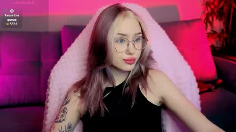 Snapshot of best_trip chatting on 09.27.25 Danny and Kira online show from 09.27.25