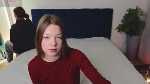 Snapshot of best_trip chatting on 10.07.25 Danny and Kira online show from 10.07.25