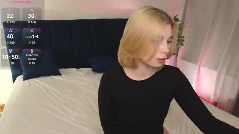 Snapshot of best_trip chatting on 10.13.25 Danny and Kira online show from 10.13.25