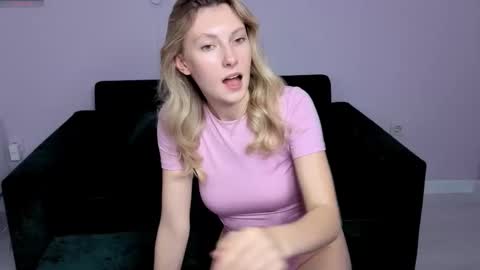 Snapshot of best_trip chatting on 11.11.25 Danny and Kira online show from 11.11.25