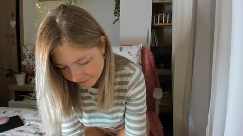 Snapshot of bestgirl_ofthe_neighborhood chatting on 01.24.25 Vicky online show from 01.24.25