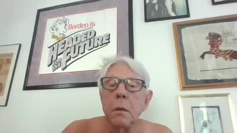 Snapshot of bestshot1951 chatting on 10.22.25 bestshot1951 online show from 10.22.25