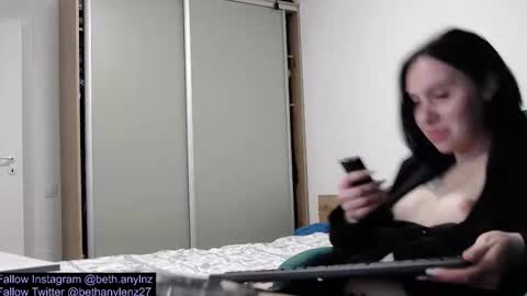 bethanylenz online show from 12.20.25