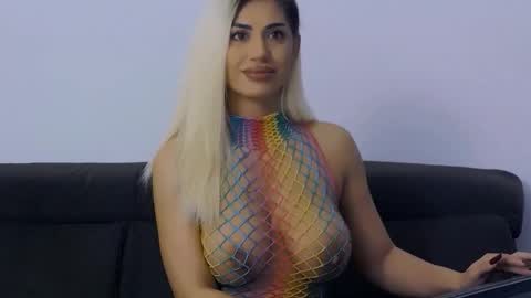 bethierusse online show from 11.06.25