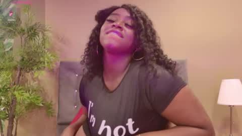 Snapshot of betsybennet chatting on 10.28.25 BETSY online show from 10.28.25