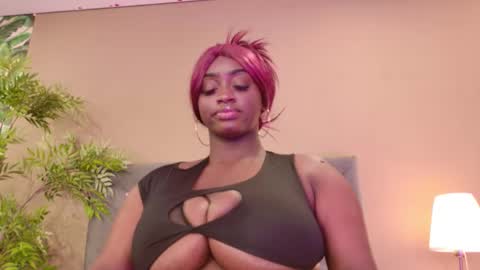 Snapshot of betsybennet chatting on 11.27.25 BETSY online show from 11.27.25