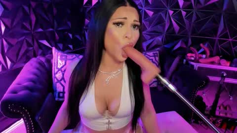 Snapshot of bettybishop chatting on 12.14.25 NatashaxoBangs online show from 12.14.25