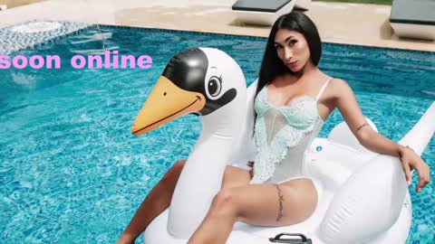 Nicolle Aviles online show from 01.04.25