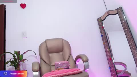 Nicolle Aviles online show from 09.22.25