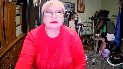 BeverlyQCynia online show from 10.22.25