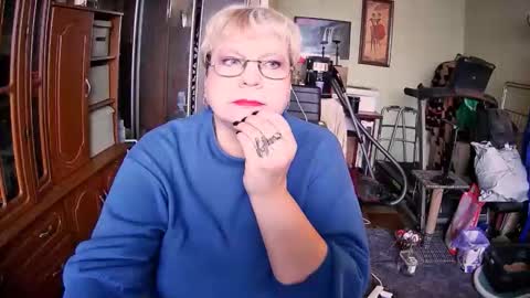 BeverlyQCynia online show from 11.14.25