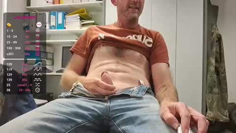 My name is David and if you like public exhibitions you wont be disappointed with me LoL - My favorite vibes is 44  online show from 09.24.25