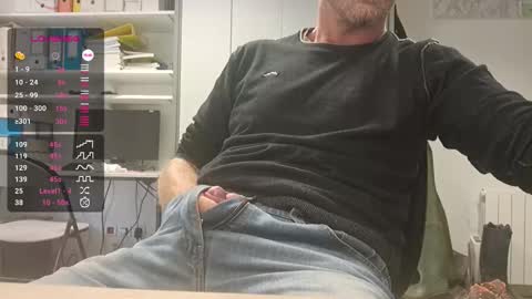 My name is David and if you like public exhibitions you wont be disappointed with me LoL - My favorite vibes is 44  online show from 10.08.25