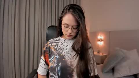 Snapshot of bianca_1035 chatting on 12.14.25 Bian online show from 12.14.25