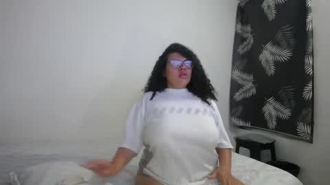 Bianca Tuesday to Sunday from 2am to 6am UTC-5 online show from 04.08.26