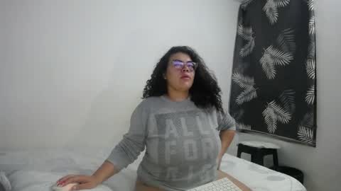 Bianca Tuesday to Sunday from 2am to 6am UTC-5 online show from 04.11.26