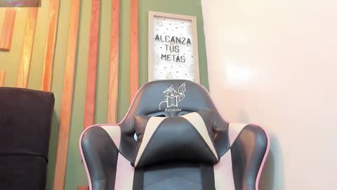 Snapshot of bianca_spear chatting on 12.13.25 bianca_spear online show from 12.13.25