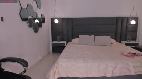 Snapshot of biancapierce_ chatting on 11.08.25 Bianca Pierce online show from 11.08.25