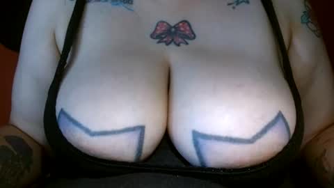 Snapshot of bianka_star_ chatting on 12.29.24 bianca online show from 12.29.24