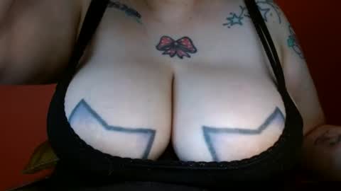 Snapshot of bianka_star_ chatting on 01.07.25 bianca online show from 01.07.25