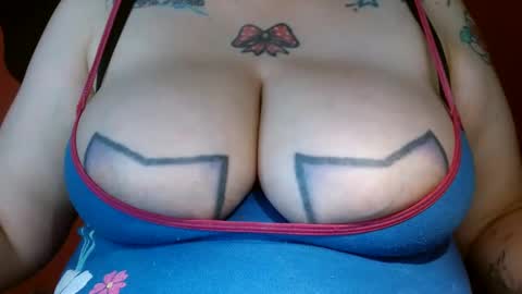 Snapshot of bianka_star_ chatting on 01.08.25 bianca online show from 01.08.25