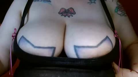 Snapshot of bianka_star_ chatting on 02.05.25 bianca online show from 02.05.25