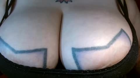 Snapshot of bianka_star_ chatting on 03.08.25 bianca online show from 03.08.25