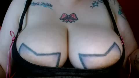 Snapshot of bianka_star_ chatting on 09.30.25 bianca online show from 09.30.25