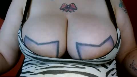 Snapshot of bianka_star_ chatting on 10.21.25 bianca online show from 10.21.25