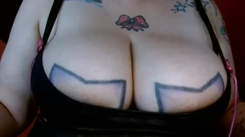 Snapshot of bianka_star_ chatting on 10.22.25 bianca online show from 10.22.25