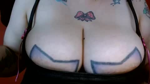 Snapshot of bianka_star_ chatting on 10.27.25 bianca online show from 10.27.25