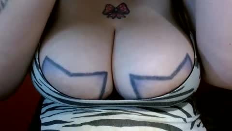 Snapshot of bianka_star_ chatting on 11.21.25 bianca online show from 11.21.25