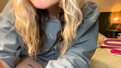 Ellie  online show from 03.25.26