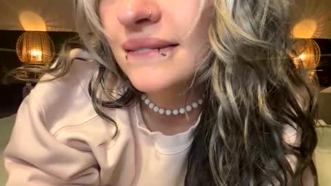 Ellie  online show from 04.19.26