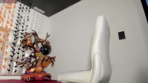 Snapshot of bibiana_js_ chatting on 10.13.25 bibiana_js_ online show from 10.13.25