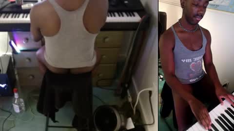 Snapshot of bicepsandfrot chatting on 02.26.25 BicepsandFrot online show from 02.26.25