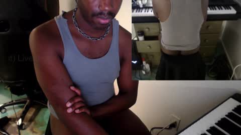 Snapshot of bicepsandfrot chatting on 03.02.25 BicepsandFrot online show from 03.02.25